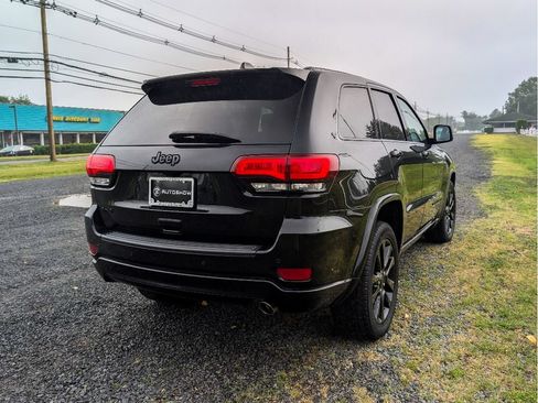 Used 2019 Jeep Grand Cherokee Altitude AWD/4WD image 5