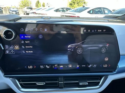 Used 2025 Chevrolet Equinox EV LT w/ Convenience Package II image 26