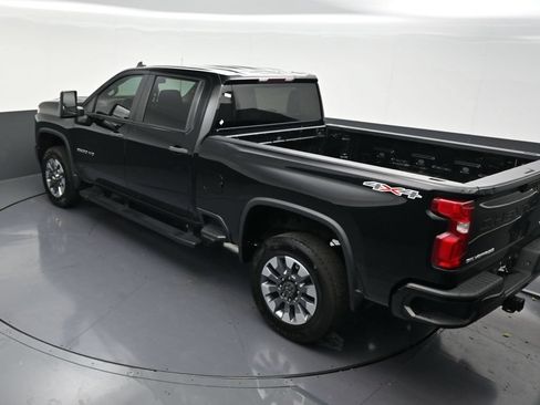 Used 2021 Chevrolet Silverado 2500 Custom w/ Custom Value Package AWD/4WD image 16
