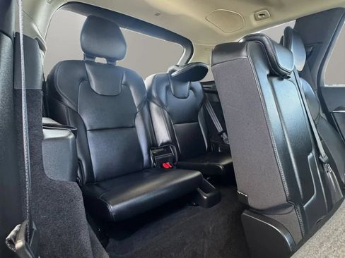 Used 2018 Volvo XC90 T5 Momentum w/ Convenience Package FWD image 16