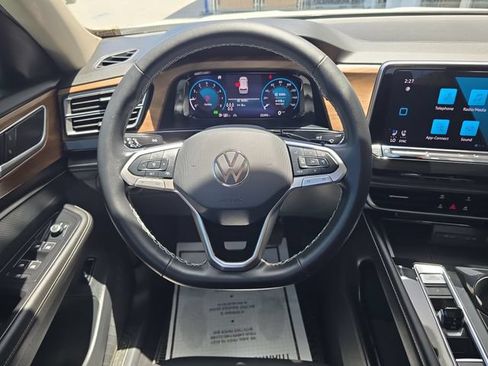 Used 2024 Volkswagen Atlas SE FWD image 12