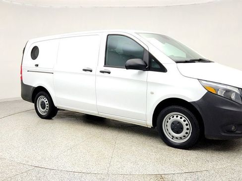 Used 2023 Mercedes-Benz Metris image 3