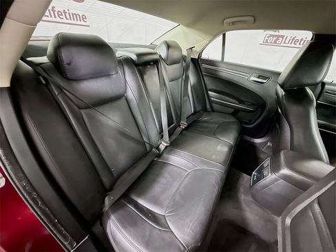 Used 2016 Chrysler 300 Limited image 29