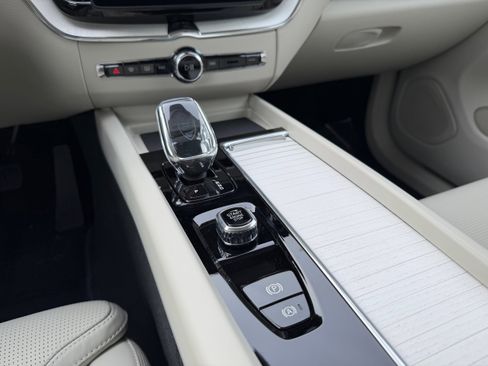 New 2026 Volvo XC60 B5 Ultra w/ Protection Package Premier image 13