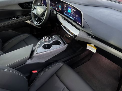 Certified 2025 Cadillac Optiq Luxury 1 image 18