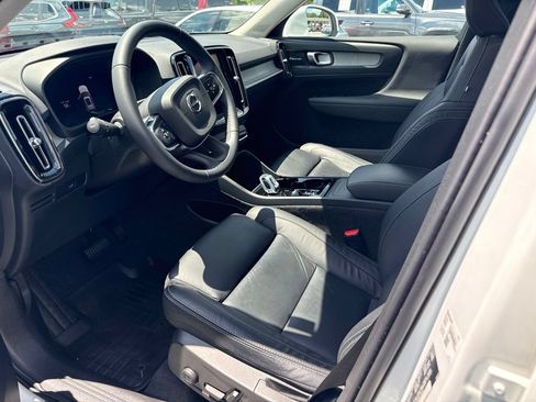 Used 2024 Volvo XC40 B5 Plus w/ Protection Package Premier AWD/4WD image 3