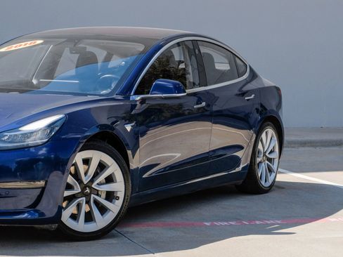 Used 2018 Tesla Model 3 Long Range image 8