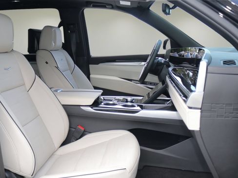 Certified 2026 Cadillac Escalade Sport AWD/4WD image 18