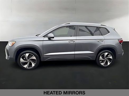 Used 2025 Volkswagen Taos SE w/ Panoramic Sunroof Package AWD/4WD image 6