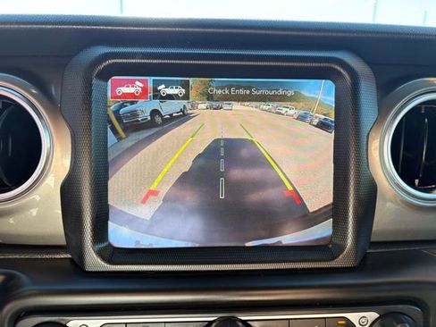 Used 2021 Jeep Wrangler Unlimited Sahara image 20