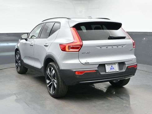 Used 2025 Volvo XC40 B5 Plus AWD/4WD image 8