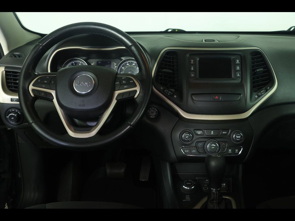 Used 2015 Jeep Cherokee Latitude AWD/4WD image 3