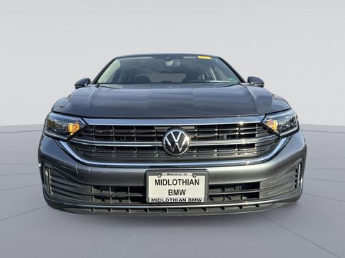 Used 2023 Volkswagen Jetta SEL image 4
