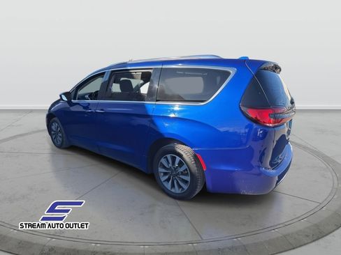 Used 2021 Chrysler Pacifica Touring-L image 8