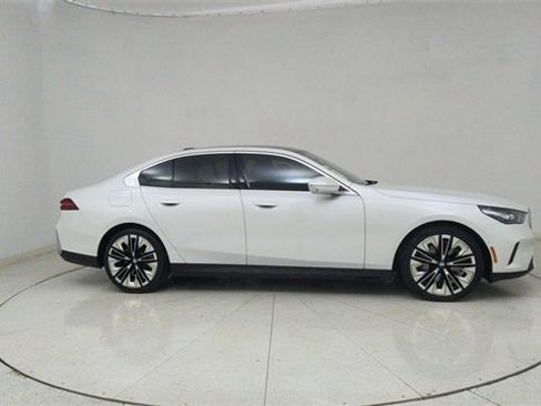 Used 2025 BMW 540i xDrive image 67