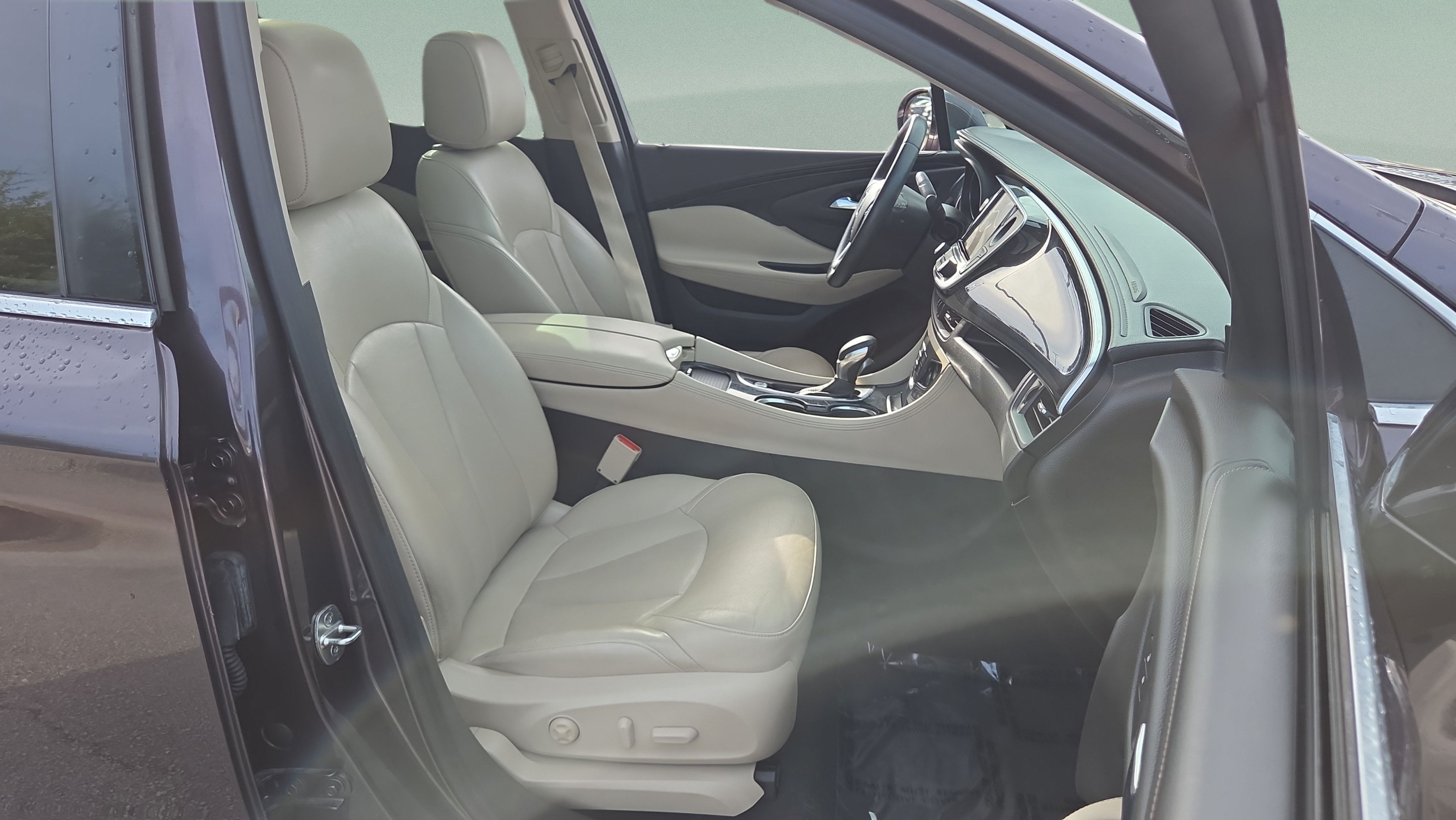 Used 2017 Buick Envision Essence FWD image 17