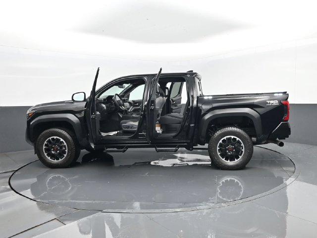 Used 2025 Toyota Tacoma TRD Off-Road w/ TRD Off Road Upgrade Package AWD/4WD image 32