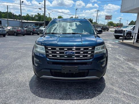 Used 2016 Ford Explorer XLT w/ Equipment Group 202A AWD/4WD image 2