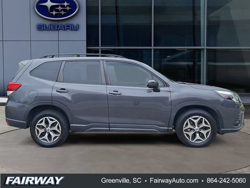 Used 2022 Subaru Forester Premium AWD/4WD image 9