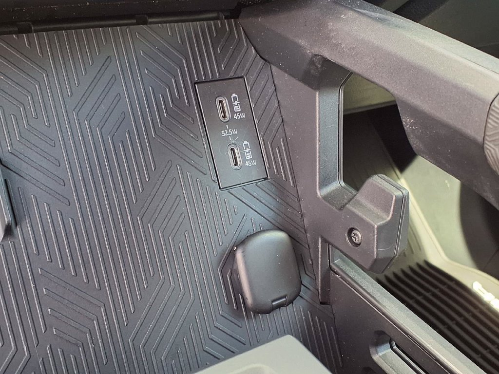 Used 2024 Toyota Tacoma SR5 AWD/4WD image 29
