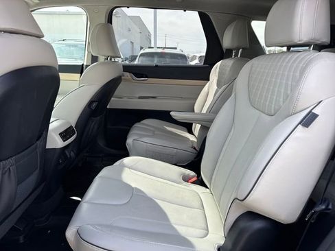 Used 2023 Hyundai Palisade Limited w/ Winter Package image 11