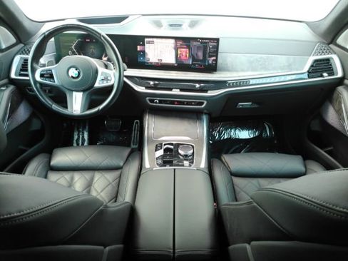Used 2023 BMW X7 xDrive40i w/ M Sport Package AWD/4WD image 2