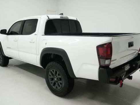 Used 2021 Toyota Tacoma SR5 w/ SR5 Appearance Package (SM) RWD image 5
