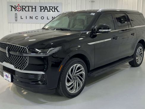 New 2026 Lincoln Navigator L Premier AWD/4WD image 5