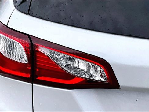 Used 2018 Chevrolet Equinox Premier image 26