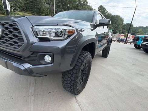 Used 2017 Toyota Tacoma TRD Off-Road w/ Tow Package (A/T) AWD/4WD image 24