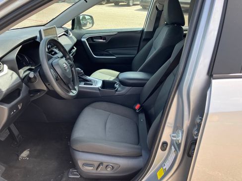 Used 2025 Toyota RAV4 XLE FWD image 7