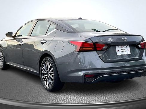 Used 2025 Nissan Altima 2.5 SV FWD image 5