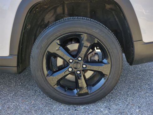 Certified 2023 Jeep Grand Cherokee L Laredo image 14