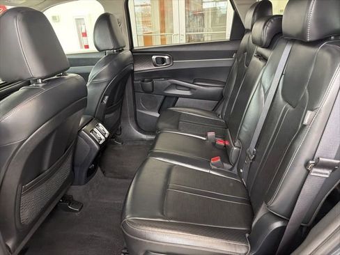Used 2024 Kia Sorento S FWD image 16