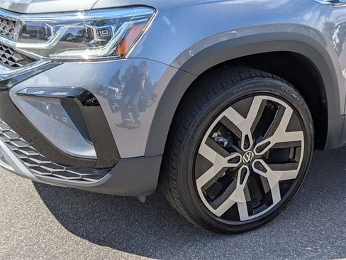 Used 2022 Volkswagen Taos SEL image 9