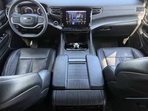 Used 2024 Jeep Wagoneer L Series II RWD image 10