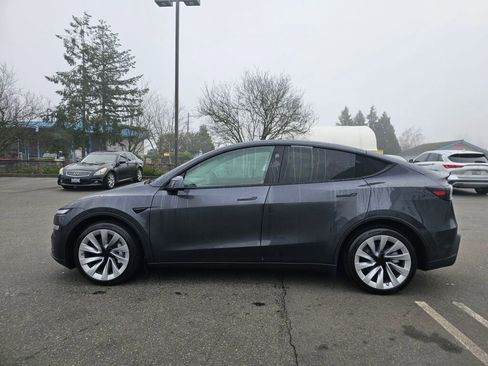 Used 2026 Tesla Model Y AWD image 4