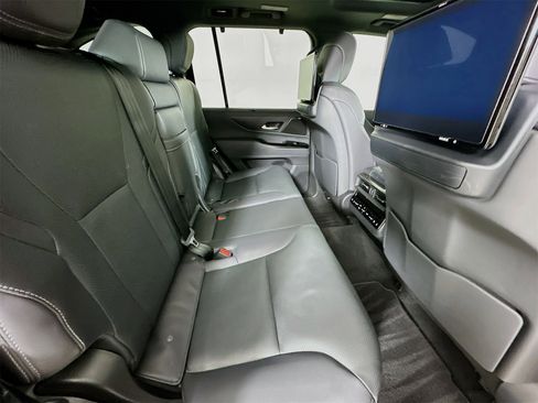 Used 2023 Lexus LX 600 4WD w/ Luxury Package image 31
