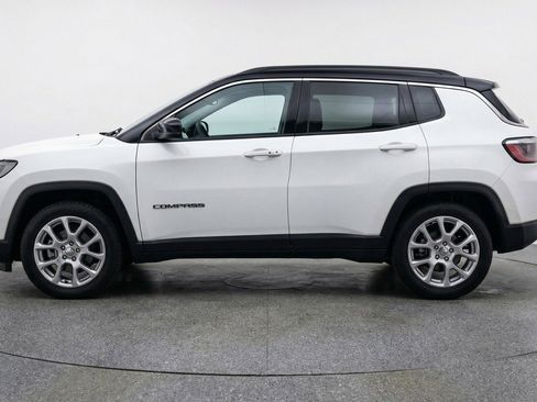 Used 2025 Jeep Compass Limited image 5