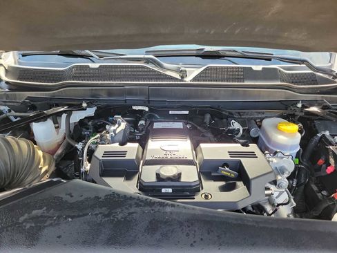 Used 2024 RAM 2500 Tradesman w/ Chrome Appearance Group image 9