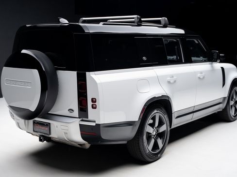 Used 2023 Land Rover Defender 130 SE image 35