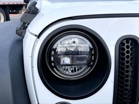 Used 2018 Jeep Wrangler Unlimited Sport S image 26