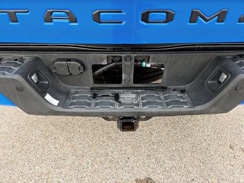 Used 2021 Toyota Tacoma TRD Sport w/ Technology Package image 32