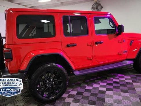 Used 2025 Jeep Wrangler Unlimited Sahara AWD/4WD image 7