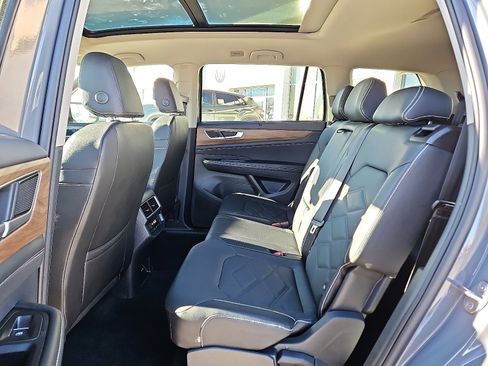 Certified 2025 Volkswagen Atlas SE w/ Panoramic Sunroof Package image 10