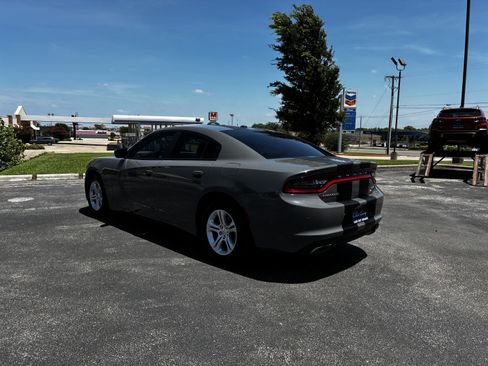 Used 2018 Dodge Charger SXT RWD image 5
