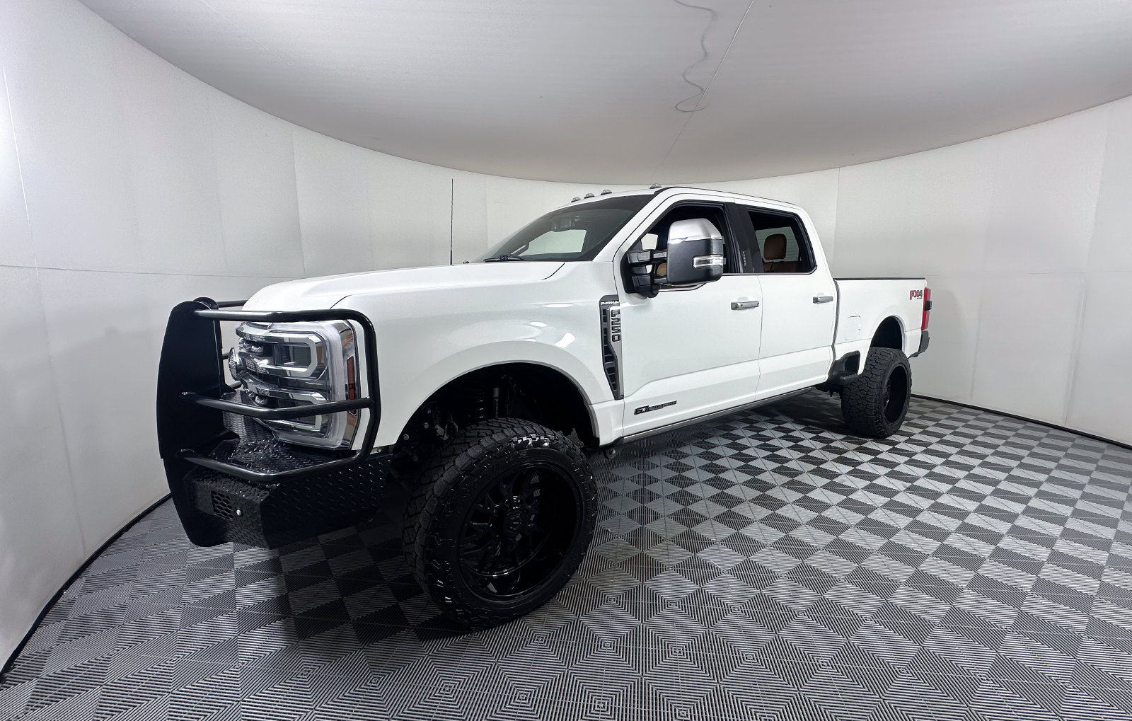 Used 2024 Ford F250 Platinum AWD/4WD image 3