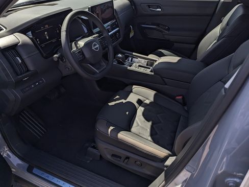 New 2026 Nissan Pathfinder Platinum image 9
