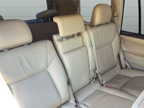 Used 2015 Lexus LX 570 4WD w/ Luxury Package image 20