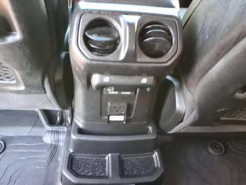 Used 2021 Jeep Wrangler Unlimited Rubicon w/ LED Lighting Group AWD/4WD image 17